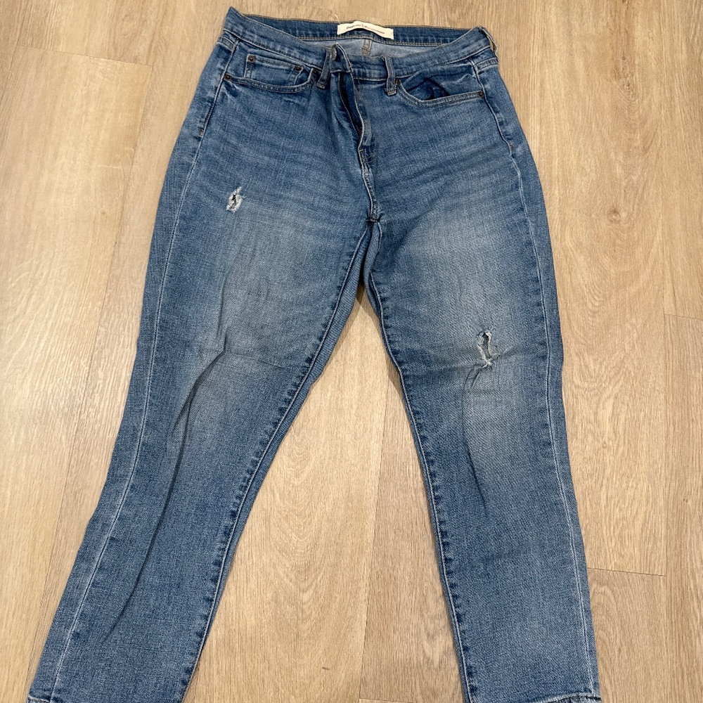 Gap 1969 medium wash best girlfriend Jean 28